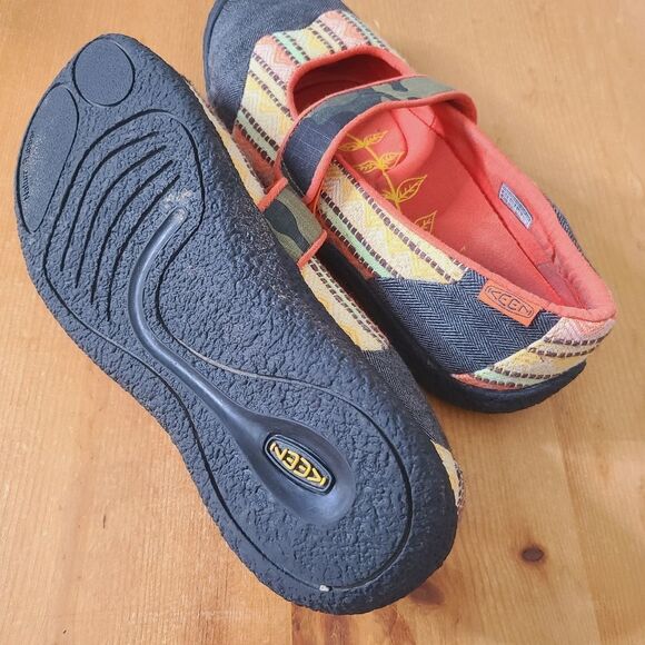 Keen | Camouflage and Orange Mary Jane Flats - Picture 4 of 7